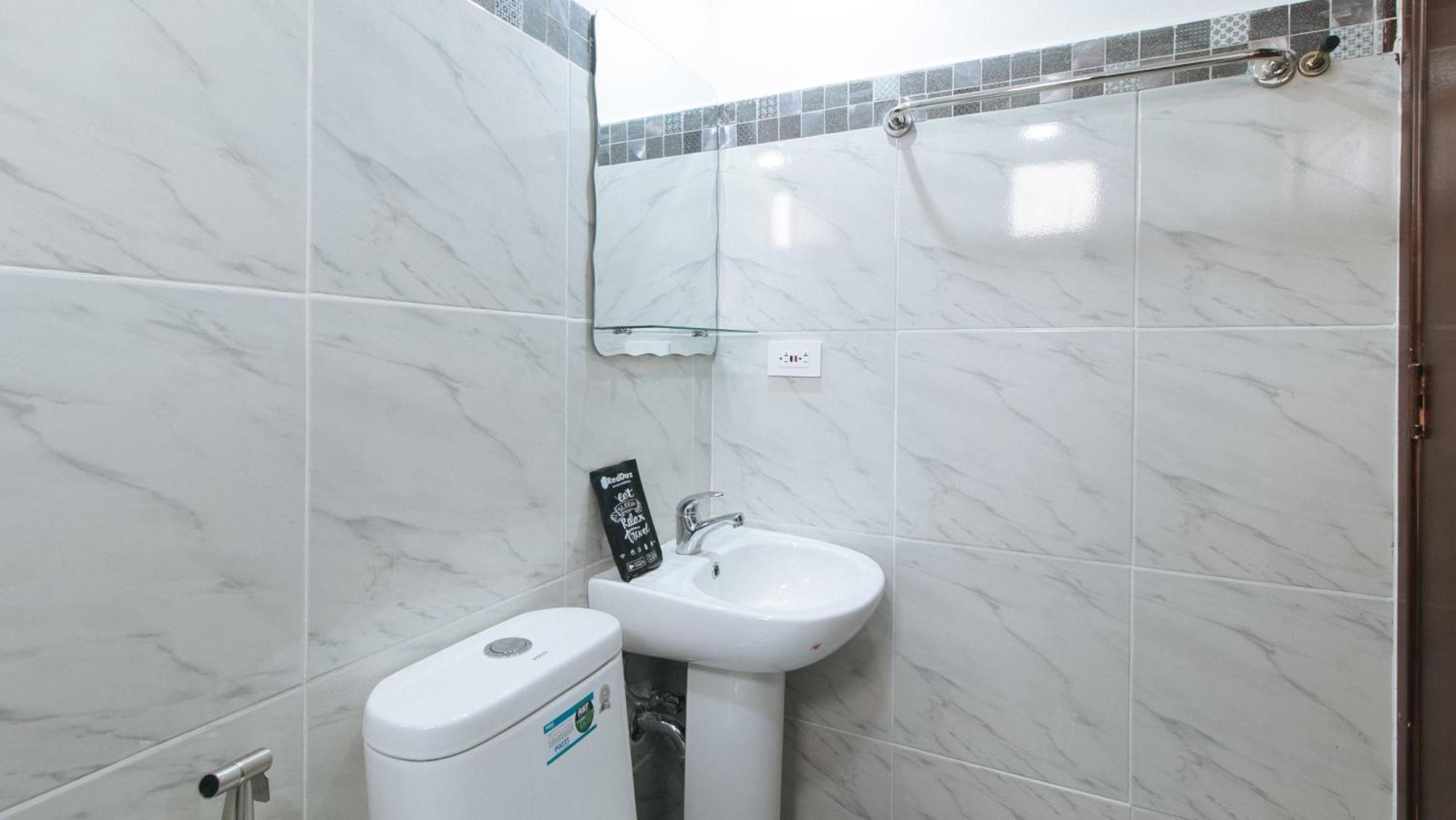 Reddoorz Near Ust Sampaloc Manila Ξενοδοχείο Εξωτερικό φωτογραφία